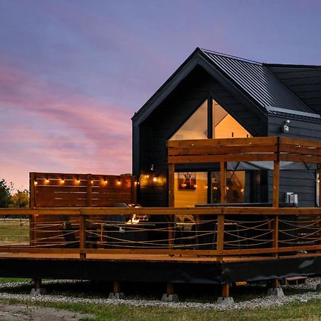 Modern Tiny Cabin, With Hot Tub In Choteau Mt מראה חיצוני תמונה