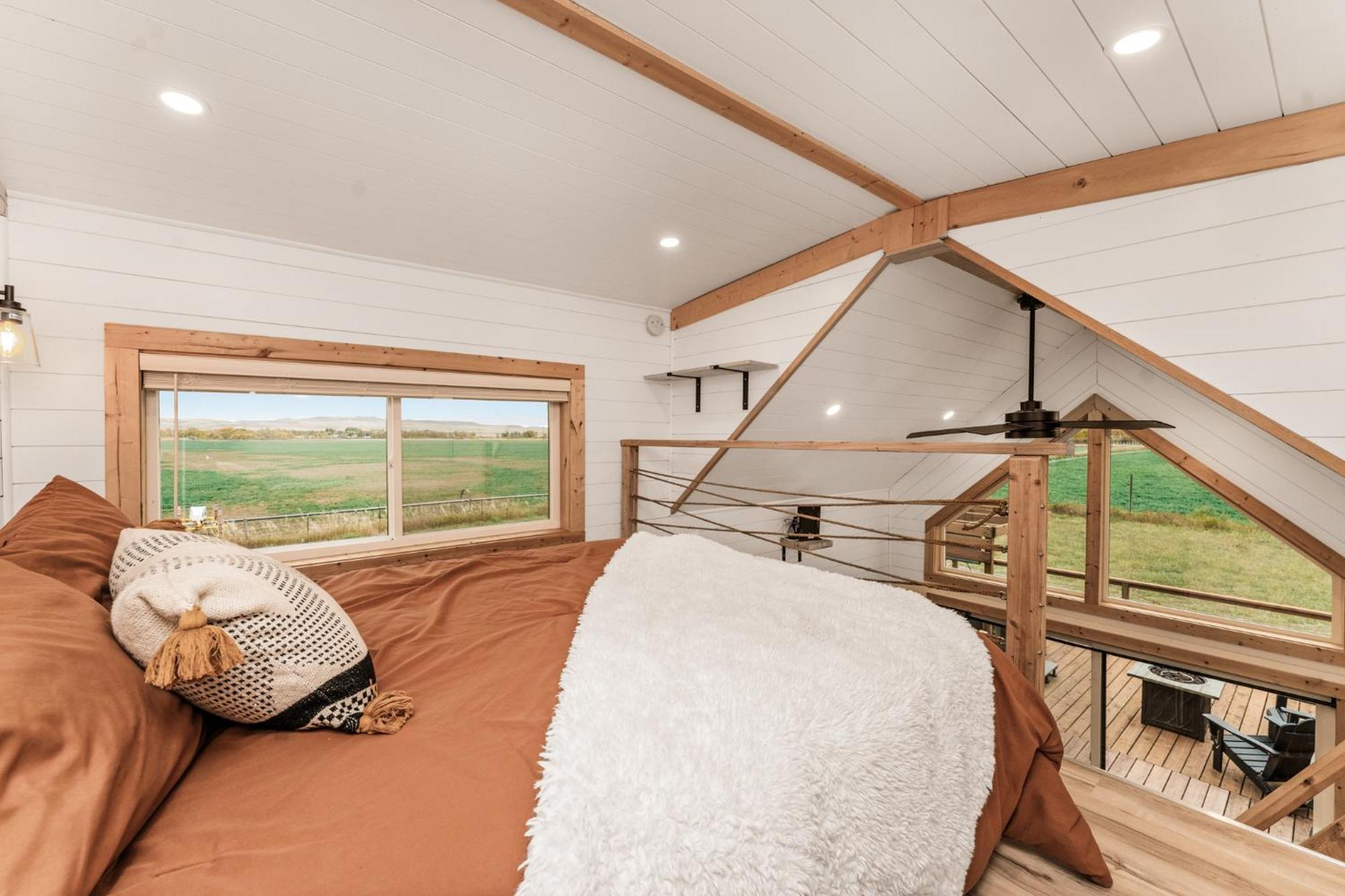 Modern Tiny Cabin, With Hot Tub In Choteau Mt מראה חיצוני תמונה