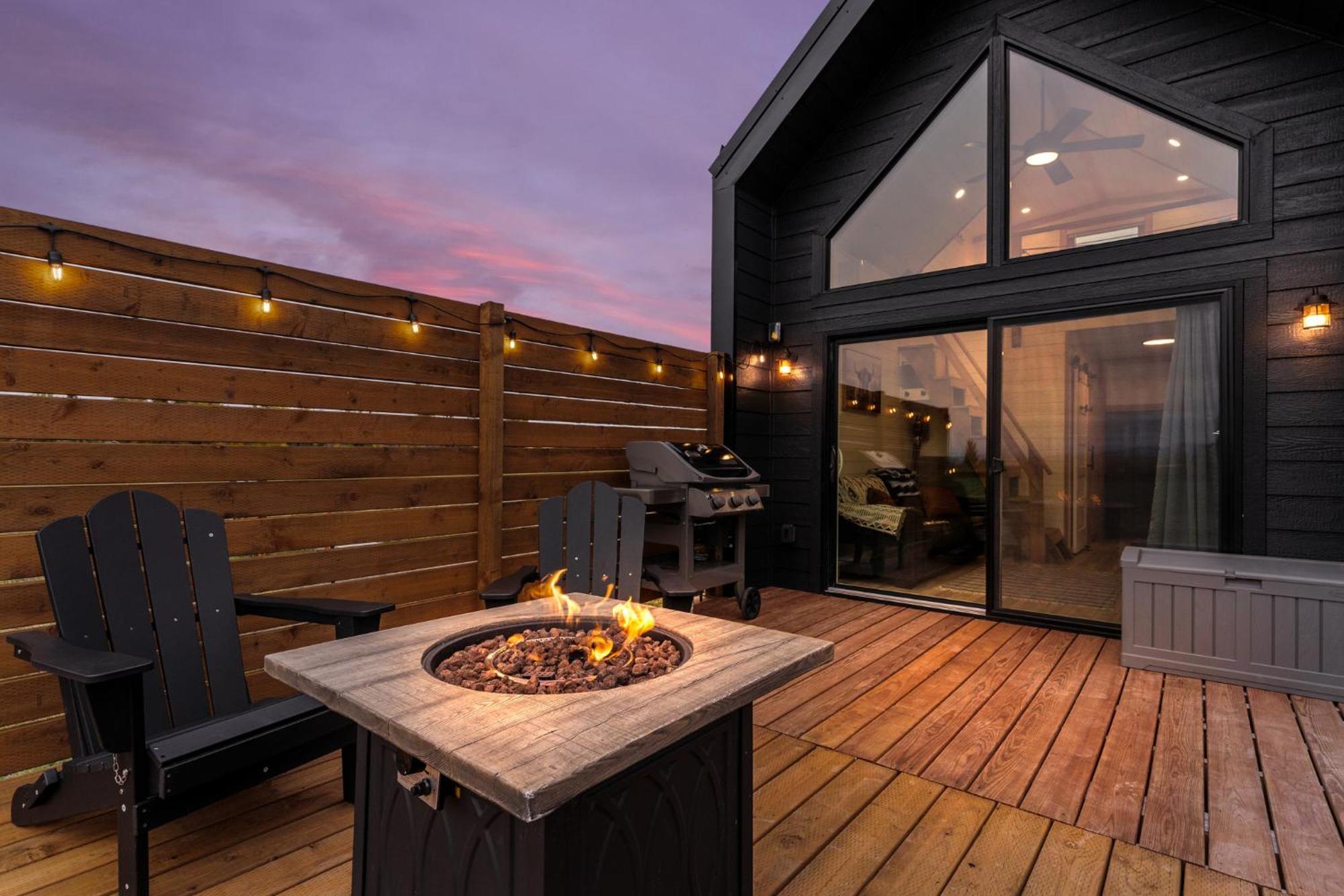 Modern Tiny Cabin, With Hot Tub In Choteau Mt מראה חיצוני תמונה