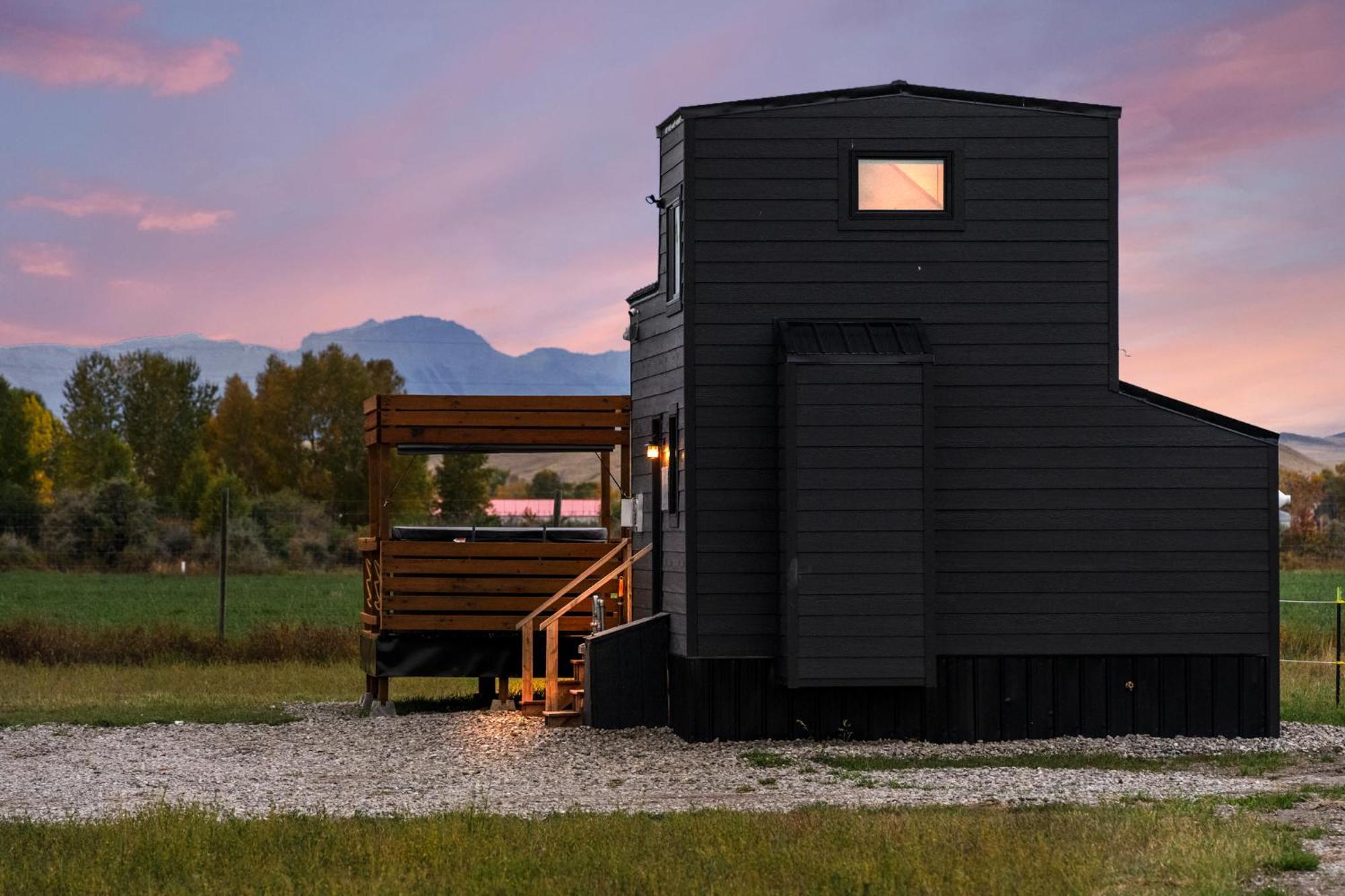 Modern Tiny Cabin, With Hot Tub In Choteau Mt מראה חיצוני תמונה